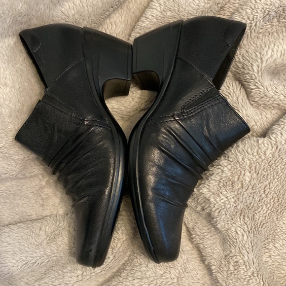 Emily Cove Slip-On Black Size 8M
Current price: $89.9 - Picture 5 of 9